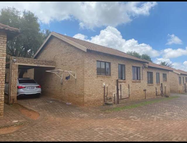 2 BEDROOM CLUSTER FOR SALE IN WITPOORTJIE